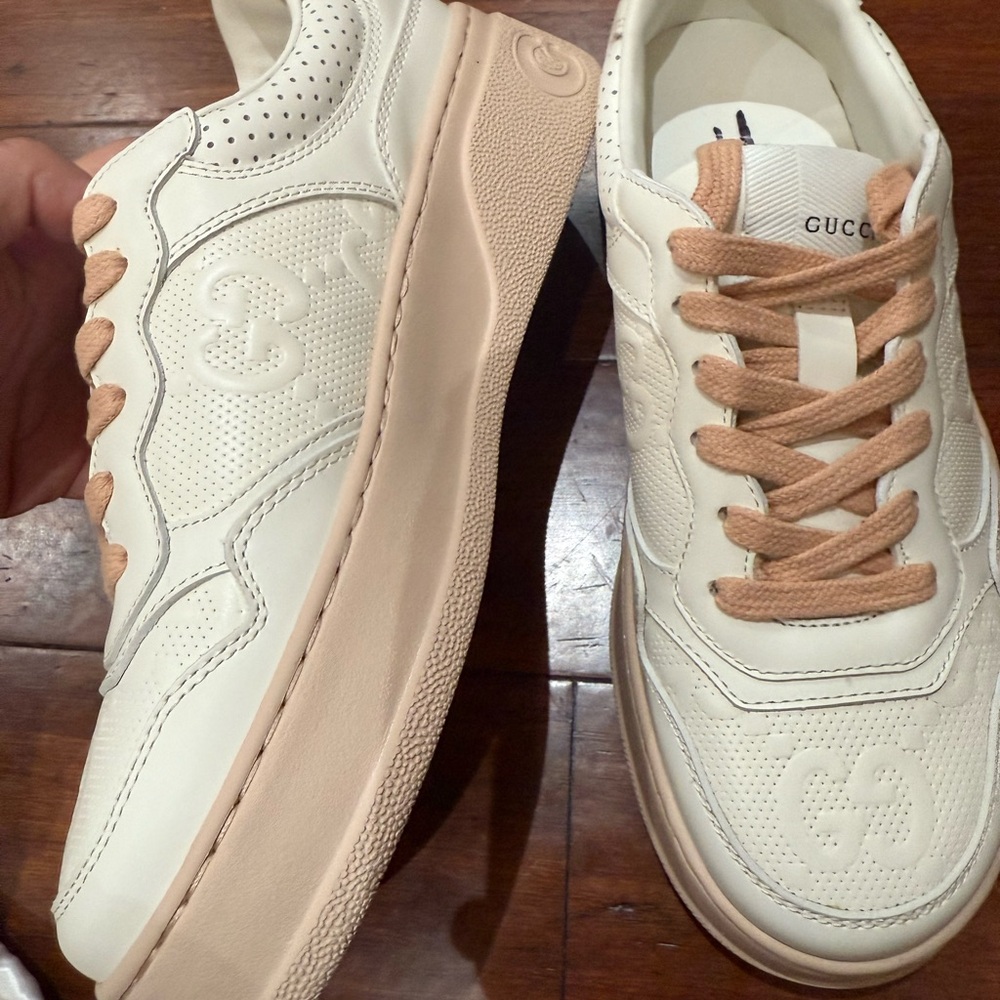 Gucci Off-White Sneakers with Peach Laces